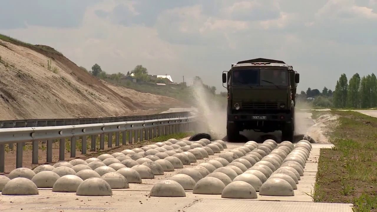 Trucks Russisches Milit R Testet Seine Produkte Nur Hardcore Video