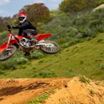 25 Honda CRF250R_action_14-6