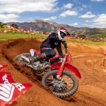 25 Honda CRF250R_action_2-12