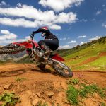 25 Honda CRF250R_action_4-17