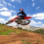 25 Honda CRF250R_action_5-18