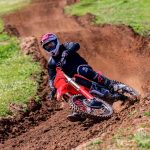 25 Honda CRF250R_action_8-21