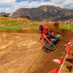 25 Honda CRF450R_action_5-70