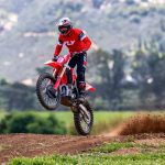 25 Honda CRF450R_action_8-73