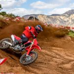 25 Honda CRF450R_action_9-74