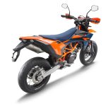 659457_MY26_KTM 690 SMC R_45 rear right_EU SPEC_EU_GLOBAL_STUDIO-8