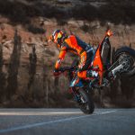 663363_MY26_KTM 690 SMC R_ACTION_ACTION_ACTION-23