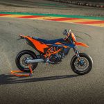 663476_MY26_KTM 690 SMC R_STATIC_STATICS_STATICS-17