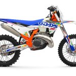 675034_MY26-KTM-300-EXC-6DAYS-90-right_KTM EXC 6DAYS_STUDIO-15
